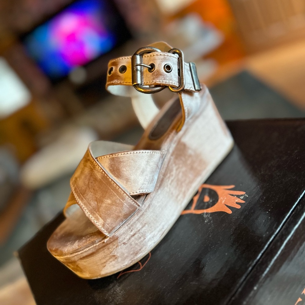 Freebird platform sandals
